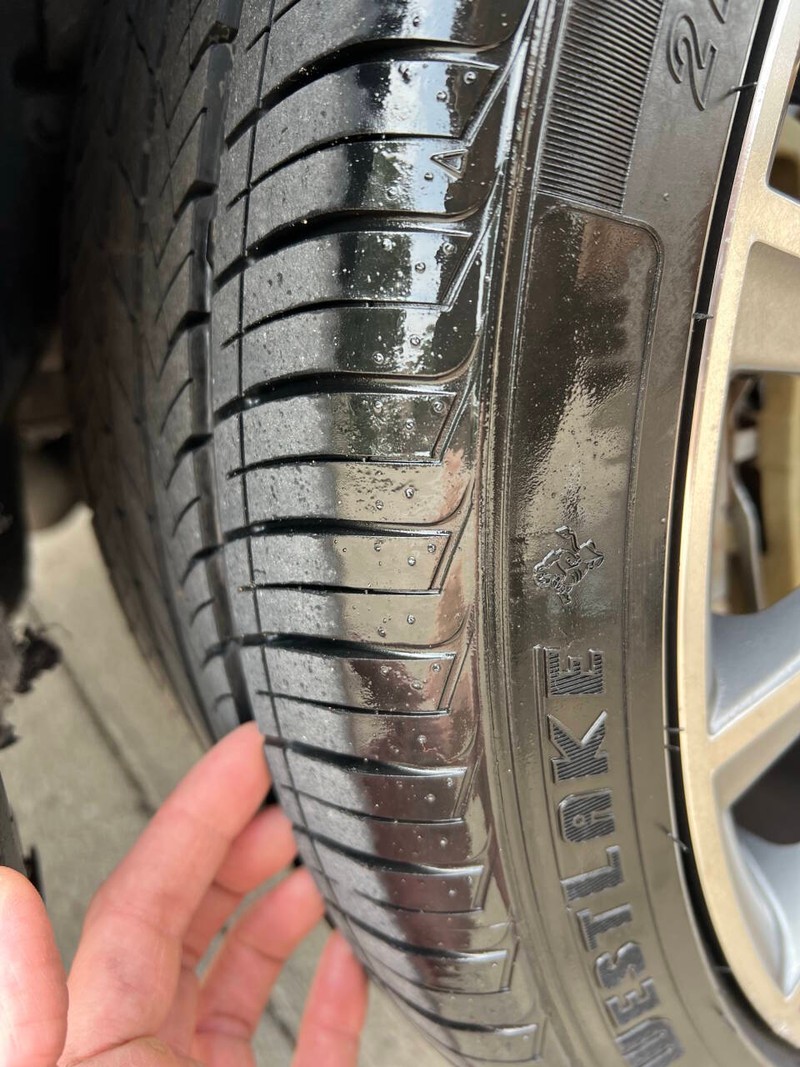 Mercedes-Benz S-Class Vehicle Full-screen Gallery Image 13