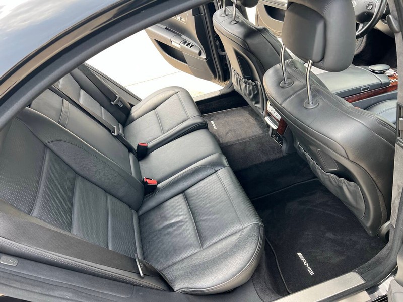 Mercedes-Benz S-Class Vehicle Full-screen Gallery Image 14