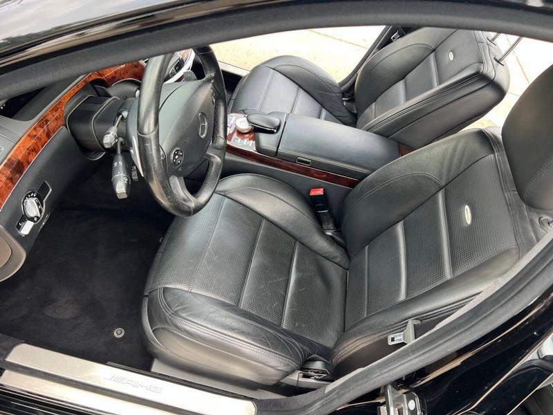 Mercedes-Benz S-Class Vehicle Full-screen Gallery Image 18