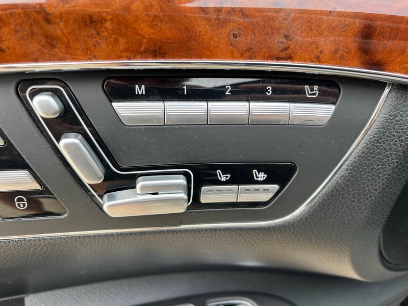 Mercedes-Benz S-Class Vehicle Full-screen Gallery Image 19