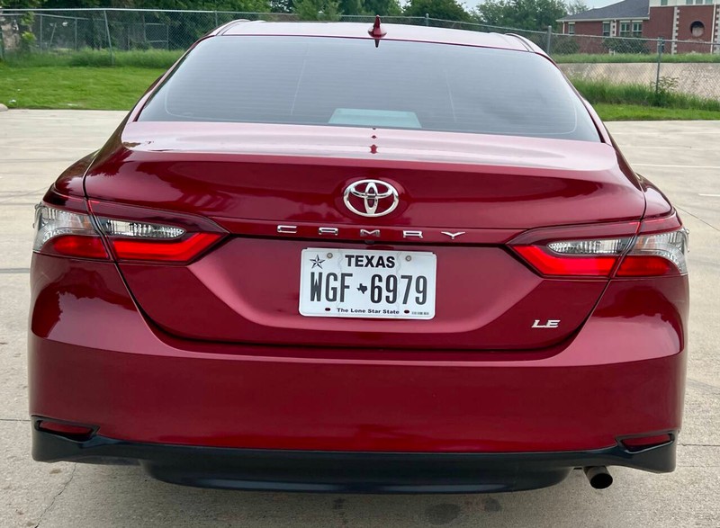 Toyota Camry Vehicle Full-screen Gallery Image 05