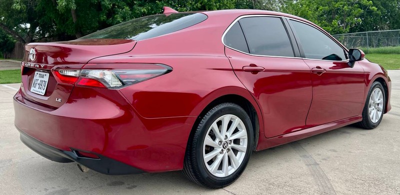 Toyota Camry Vehicle Full-screen Gallery Image 06