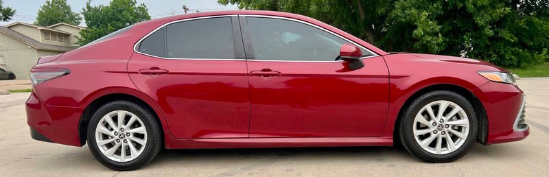 Toyota Camry Vehicle Full-screen Gallery Image 07