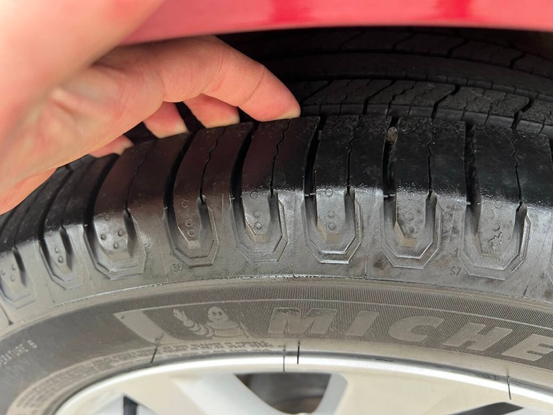 Toyota Camry Vehicle Full-screen Gallery Image 14