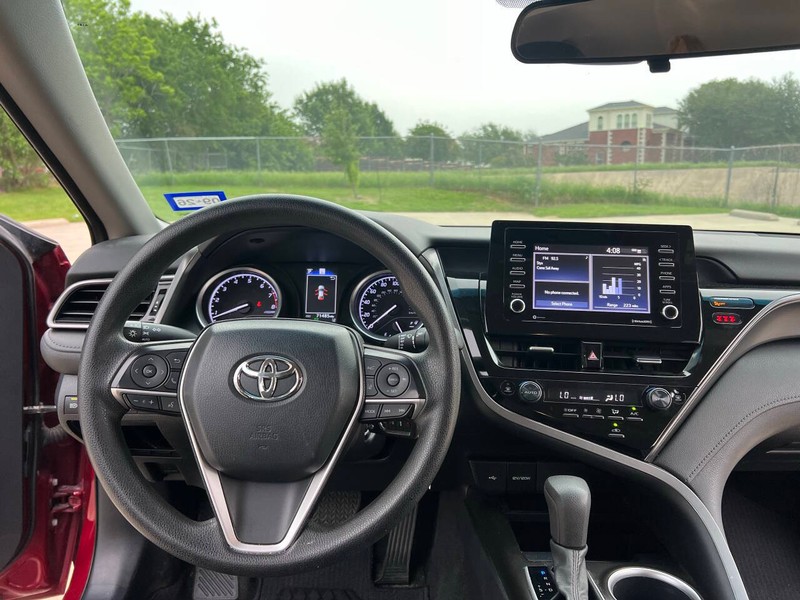 Toyota Camry Vehicle Full-screen Gallery Image 18