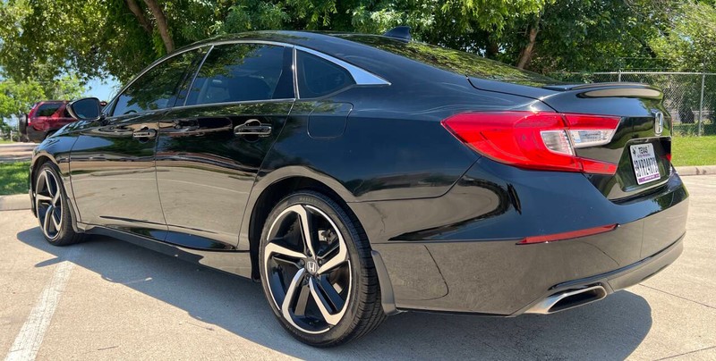 Honda Accord Sedan Vehicle Full-screen Gallery Image 04