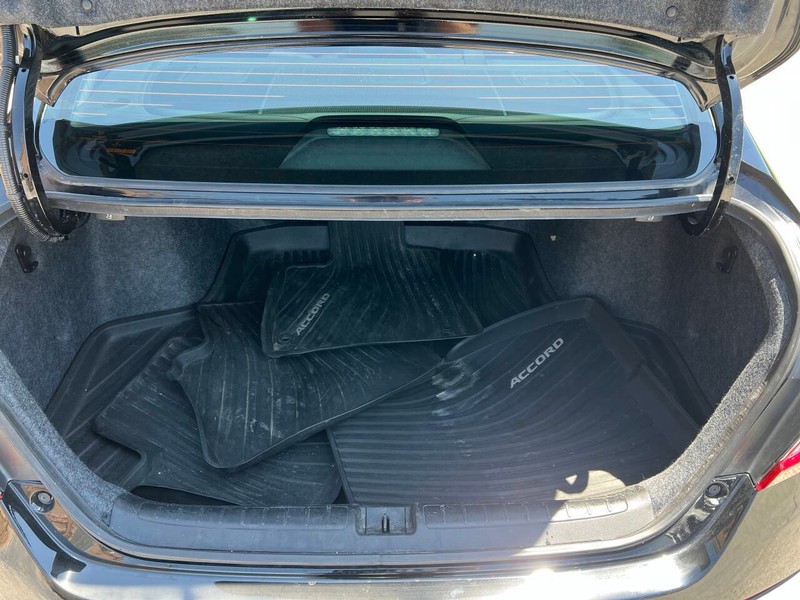Honda Accord Sedan Vehicle Full-screen Gallery Image 06