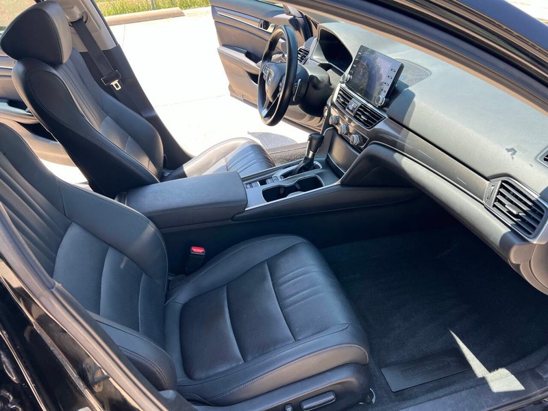 Honda Accord Sedan Vehicle Full-screen Gallery Image 08