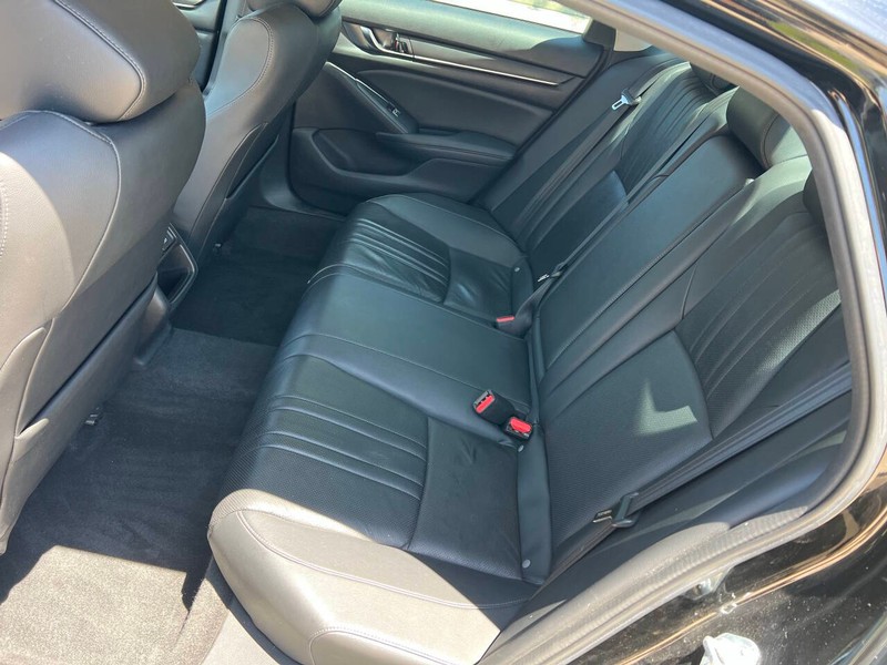 Honda Accord Sedan Vehicle Full-screen Gallery Image 10