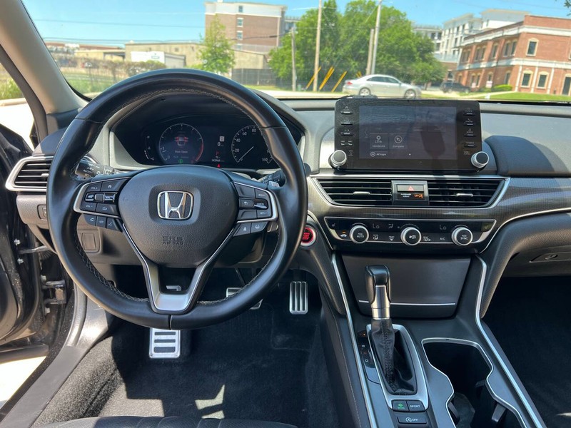 Honda Accord Sedan Vehicle Full-screen Gallery Image 14