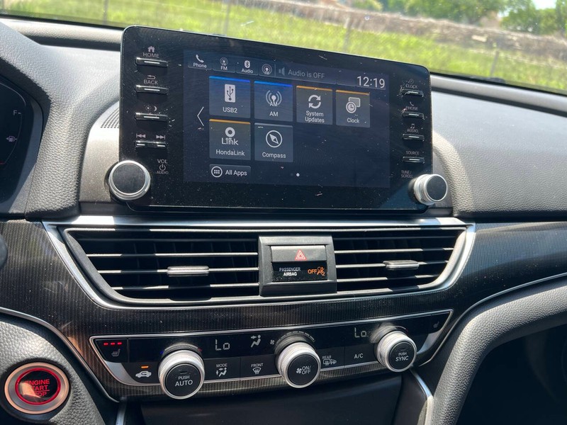 Honda Accord Sedan Vehicle Full-screen Gallery Image 16
