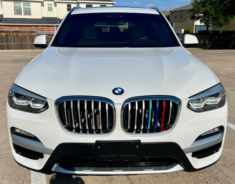 BMW X3 Vehicle Full-screen Gallery Image 02