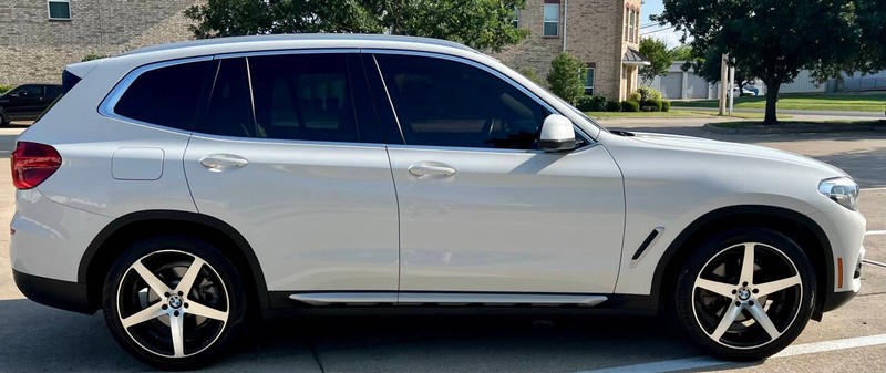 BMW X3 Vehicle Full-screen Gallery Image 04