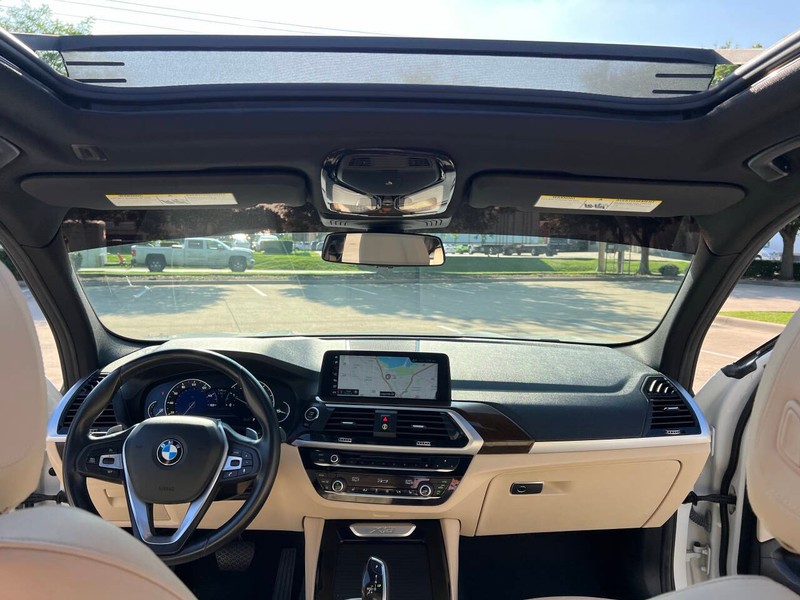 BMW X3 Vehicle Full-screen Gallery Image 19