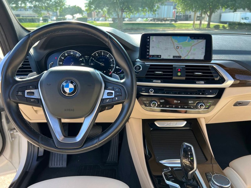 BMW X3 Vehicle Full-screen Gallery Image 20