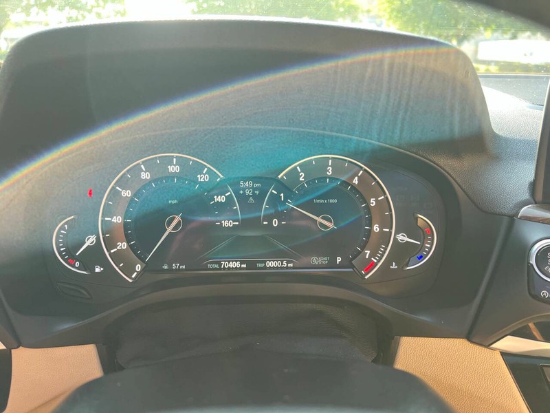 BMW X3 Vehicle Full-screen Gallery Image 21