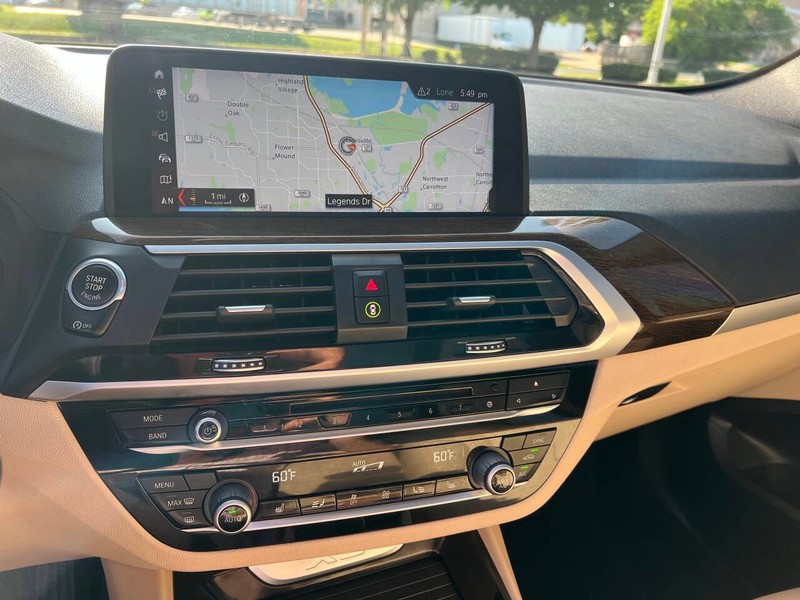 BMW X3 Vehicle Full-screen Gallery Image 22