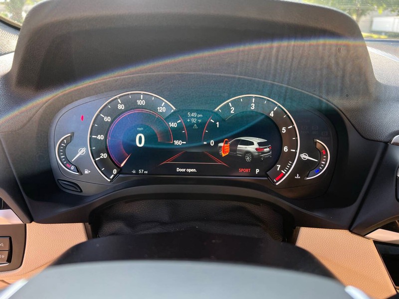 BMW X3 Vehicle Full-screen Gallery Image 25