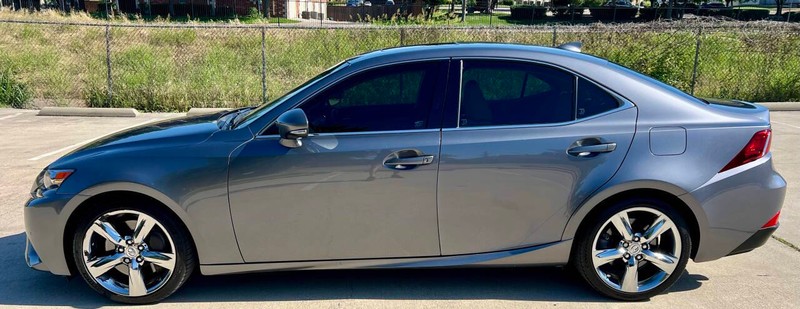 Lexus IS 200t Vehicle Full-screen Gallery Image 07