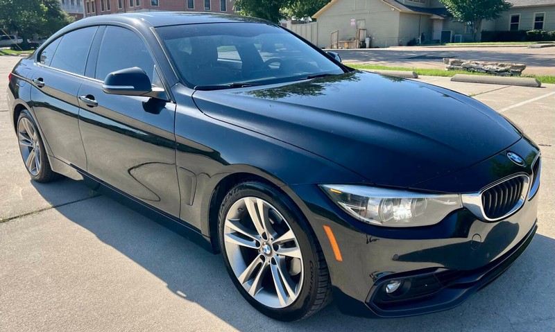BMW 4 Series Vehicle Full-screen Gallery Image 01