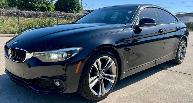 BMW 4 Series Vehicle Full-screen Gallery Image 02