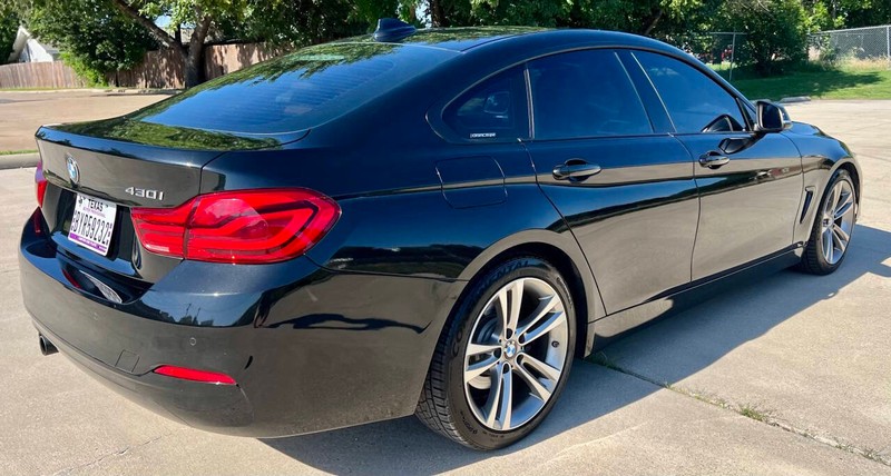 BMW 4 Series Vehicle Full-screen Gallery Image 04