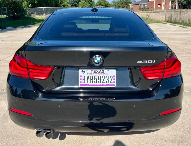 BMW 4 Series Vehicle Full-screen Gallery Image 05