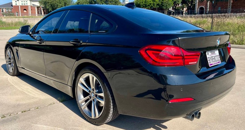 BMW 4 Series Vehicle Full-screen Gallery Image 06