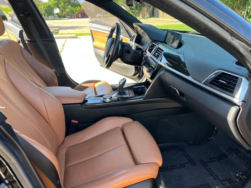 BMW 4 Series Vehicle Full-screen Gallery Image 08