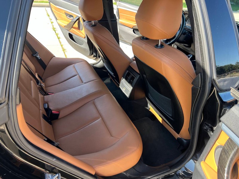 BMW 4 Series Vehicle Full-screen Gallery Image 10