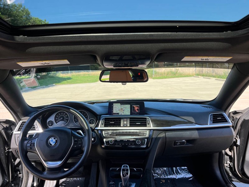 BMW 4 Series Vehicle Full-screen Gallery Image 12