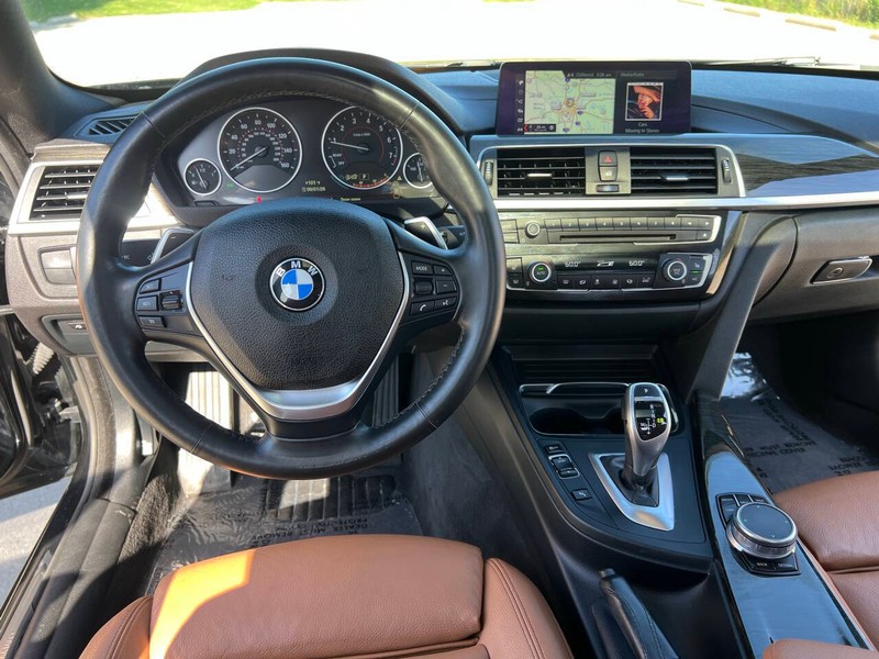 BMW 4 Series Vehicle Full-screen Gallery Image 13