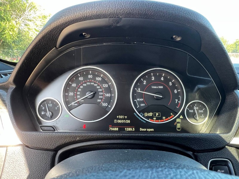 BMW 4 Series Vehicle Full-screen Gallery Image 15