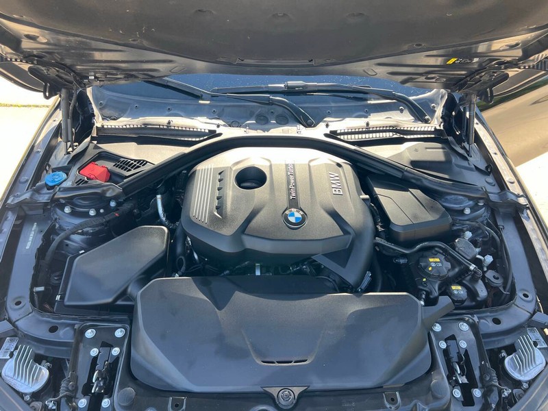BMW 4 Series Vehicle Full-screen Gallery Image 19