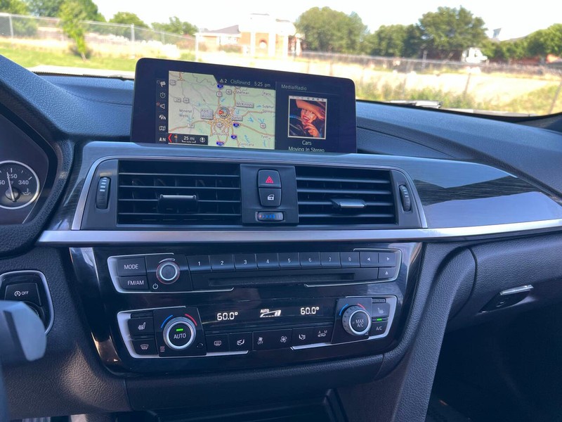 BMW 4 Series Vehicle Full-screen Gallery Image 20