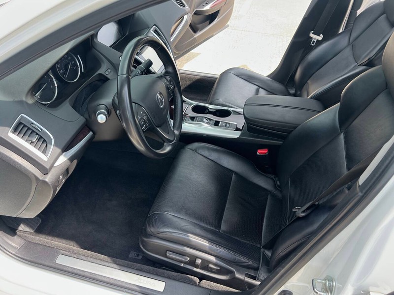 Acura TLX Vehicle Full-screen Gallery Image 09