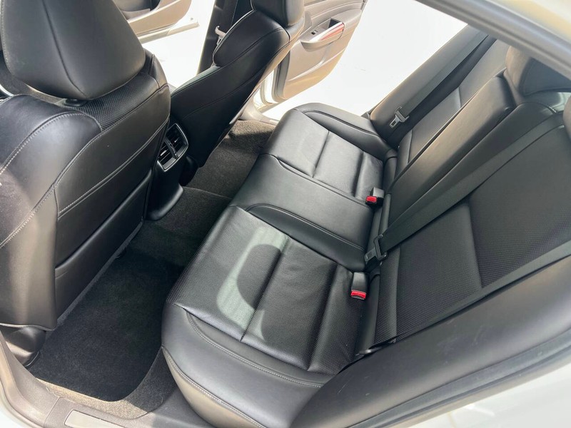 Acura TLX Vehicle Full-screen Gallery Image 10