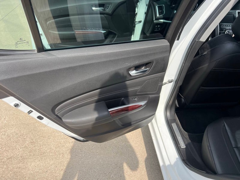 Acura TLX Vehicle Full-screen Gallery Image 12