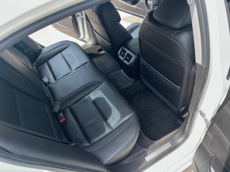 Acura TLX Vehicle Full-screen Gallery Image 13