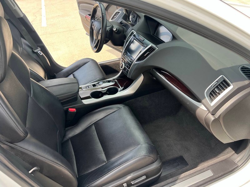 Acura TLX Vehicle Full-screen Gallery Image 14