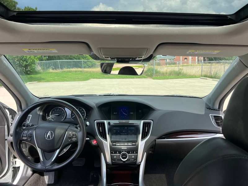 Acura TLX Vehicle Full-screen Gallery Image 17