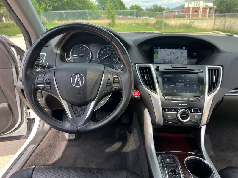 Acura TLX Vehicle Full-screen Gallery Image 19