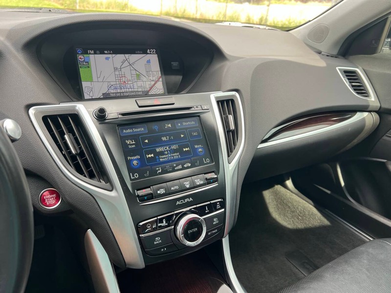 Acura TLX Vehicle Full-screen Gallery Image 20