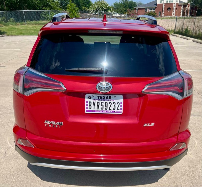 Toyota RAV4 Vehicle Full-screen Gallery Image 05