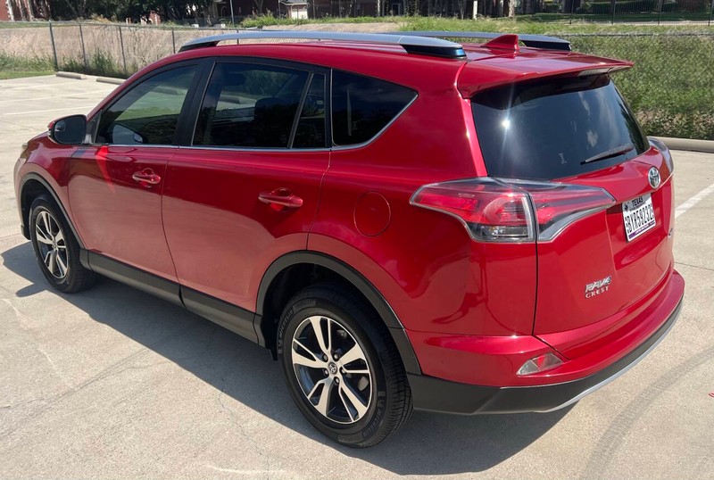 Toyota RAV4 Vehicle Full-screen Gallery Image 06
