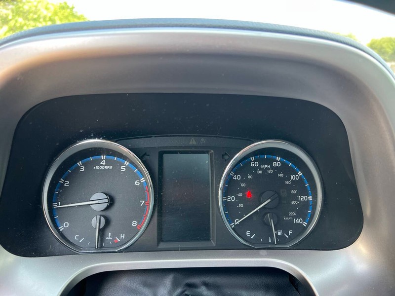 Toyota RAV4 Vehicle Full-screen Gallery Image 18