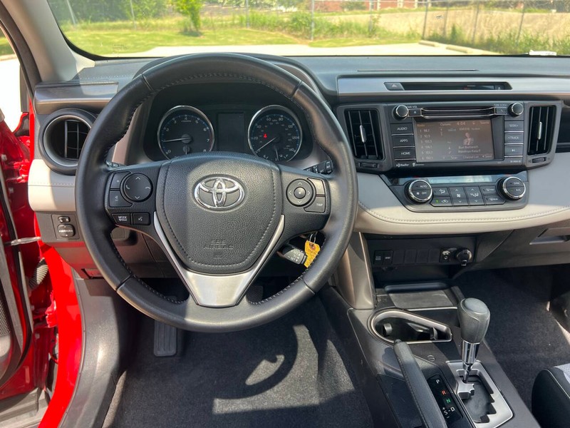 Toyota RAV4 Vehicle Full-screen Gallery Image 19
