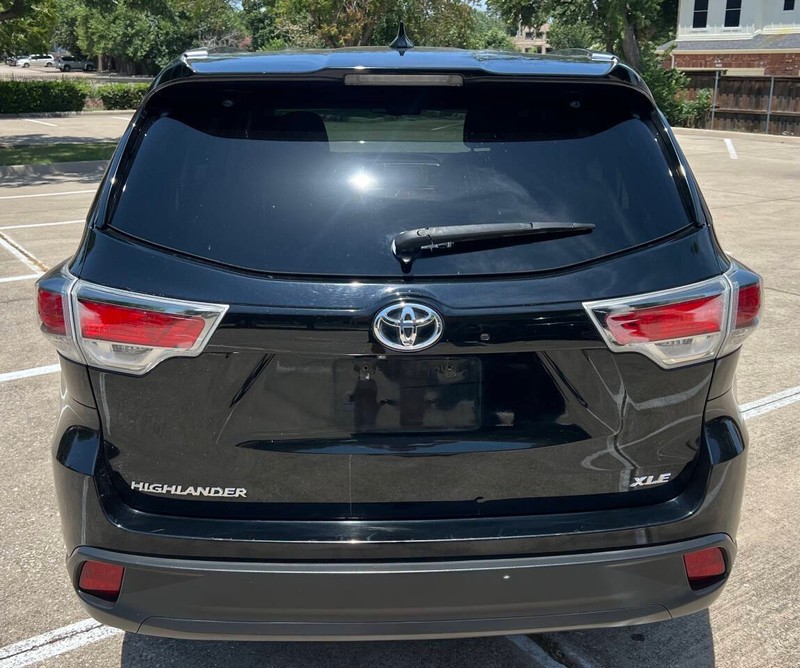 Toyota Highlander Vehicle Full-screen Gallery Image 04