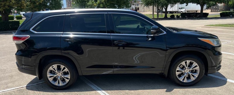 Toyota Highlander Vehicle Full-screen Gallery Image 06