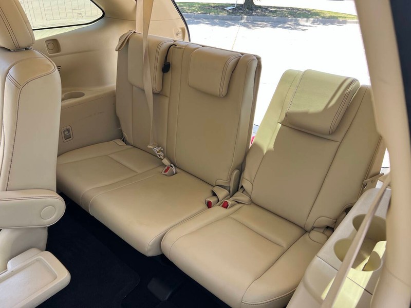 Toyota Highlander Vehicle Full-screen Gallery Image 12